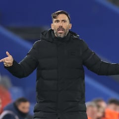 Sarabia vuelve a casa en su peor momento