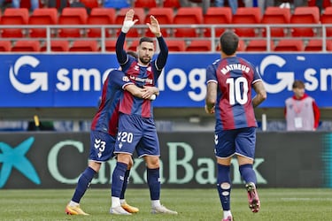 El centrocampista armero sigue siendo importante. Con un gol ante el Granada consiguió que su equipo sumara un punto.