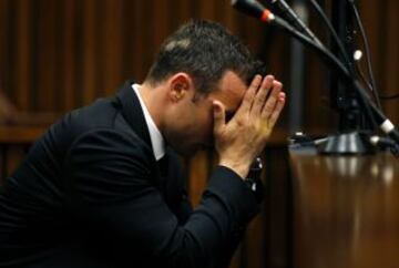 Continua el juicio al atleta sudafricano Oscar Pistorius, acusado de matar a tiros a su novia, la modelo Reeva Steenkamp.