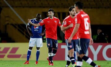 Independiente empató gracias al gol de Emmanuel Gigliotti y Andrés Cadavid puso arriba a Millonarios. Al final, fue 1-1 en Bogotá. El equipo azul está obligado a ganar en Sao Paulo ante Corinthians.