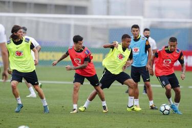 Philippe Coutinho despairs as Liverpool rebuff Barça again