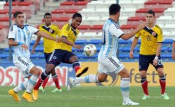 Jeison Lucomi (centro), jugador de la Selección Colombia Sub-20.