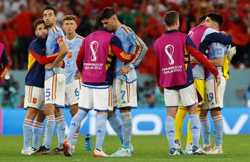 Los jugadores de la selección española muy tristes tras ser eliminados en la tanda de penaltis. 