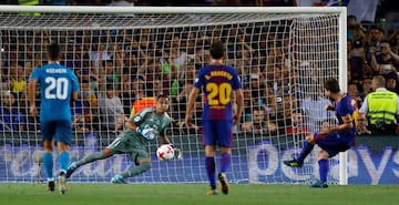 Messi equalises from the spot. Min. 76. 1-1