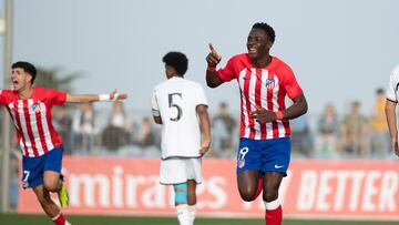 Omar Janneh celebra su gol en el Real Madrid-Atlético de juveniles