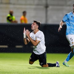 Hugo duro deixado sozinho
