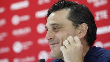 Montella en rueda de prensa. 