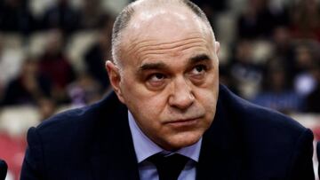 Piraeus (Greece), 08/12/2017.- Pablo Laso, Head Coach of Real Madrid during the Euroleague basketball match between Olympiacos Piraeus and Real Madrid in Piraeus, Greece, 08 December 2017. (Euroliga, Pireo, Baloncesto, Grecia) EFE/EPA/GEORGIA PANAGOPOULOU