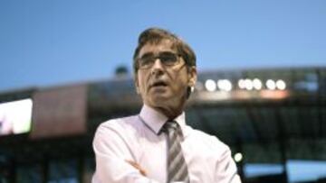 El entrenador del Deportivo de La Coru&ntilde;a, Fernando V&aacute;zquez, durante el partido ante el Atl&eacute;tico de Madrid.