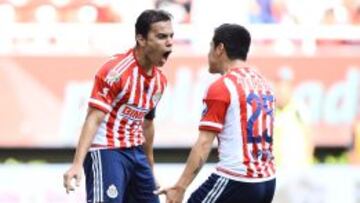 Las Chivas ganan esperanza y pierden a Marco Fabián