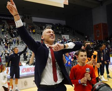 Sarunas Jasikevicius celebrando la victoria.