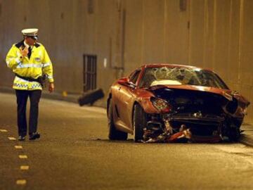 Así quedó el Ferrari de Cristiano Ronaldo luego de que el portugués, quien en ese entonces jugaba en el Manchester United, chocó su auto contra una barrera en un túnel de Manchester. El luso salió ileso y dio negativo en la prueba de alcohol.