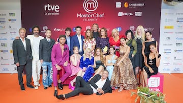 Foto de familia durante la presentación de 'Masterchef Celebrity 9' en la XVI edición del FesTVal, en el Palacio de Congresos Europa, a 5 de septiembre de 2024, en Vitoria-Gastéiz, Álava, País Vasco (España). RTVE ha presentado hoy, 5 de septiembre, la que será la novena edición del reality de cocina ‘Masterchef Celebrity’. Esta nueva edición contará con personalidades como Pitingo, Pocholo, Cristina Cifuentes y María León, entre muchos otros.
05 SEPTIEMBRE 2024;MASTERCHEF;MASTERCHEF CELEBRITY;FESTVAL;EUSKADI;COCINA;REALITY;
Iñaki Berasaluce / Europa Press
05/09/2024