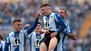 Carlos Abad y Aranda sostienen al Hércules
