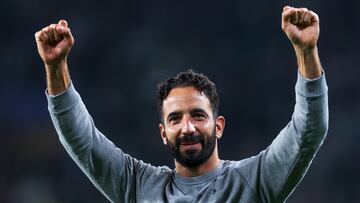 El director técnico portugués dirigió su último partido con Sporting Lisboa por UEFA Champions League y goleó al campeón de la Premier League.