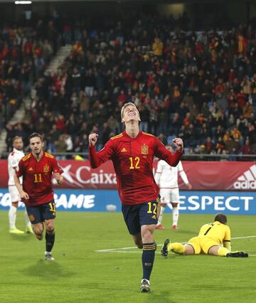 Dani Olmo, también debutante, puso el 5-0 en el marcador.