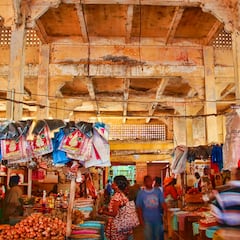 Una española que vive en Senegal muestra su compra en un mercadillo callejero: “Es demasiado barato”