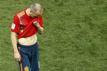 Lo que era un secreto a voces se confirmó luego de la Copa del Mundo de Rusia 2018, Iniesta anunció su adiós tras la eliminación de España a manos del anfitrión.