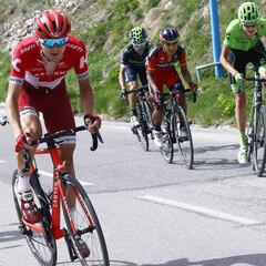 Un coche del Cofidis arrolló a Taaramae, que abandonó