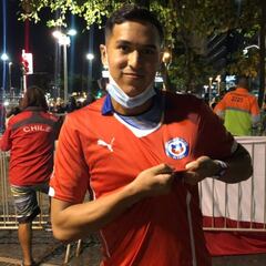 Fue cadete de Fluminense, juega en Portugal y llegó a arengar a la Roja en Brasil