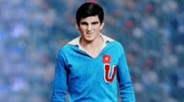 El 28 de julio de 1968, el 'Siete pulmones' anotó tres goles en el triunfo por 4-3 ante Colo Colo en el Estadio Nacional. Una noche Inolvidable.