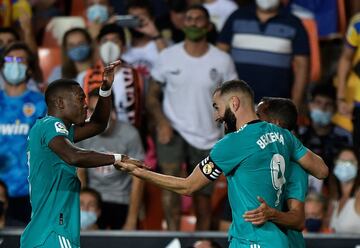 1-2. Karim Benzema celebra el segundo gol.