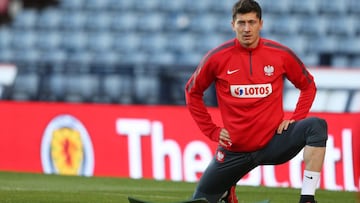 Football - Poland Training - Hampden Park, Glasgow, Scotland - 7/10/15
 Poland&#039;s Robert Lewandowski during training
 Action Images via Reuters / Russell Cheyne
 Livepic