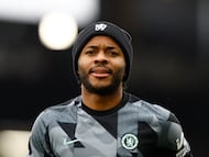 Soccer Football - Premier League - Luton Town v Chelsea - Kenilworth Road, Luton, Britain - December 30, 2023 Chelsea's Raheem Sterling during the warm up before the match Action Images via Reuters/Peter Cziborra NO USE WITH UNAUTHORIZED AUDIO, VIDEO, DATA, FIXTURE LISTS, CLUB/LEAGUE LOGOS OR 'LIVE' SERVICES. ONLINE IN-MATCH USE LIMITED TO 45 IMAGES, NO VIDEO EMULATION. NO USE IN BETTING, GAMES OR SINGLE CLUB/LEAGUE/PLAYER PUBLICATIONS.