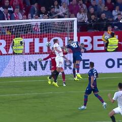 El ansiado gol de un delantero desesperado: así celebró el Pizjuán el estreno de De Jong