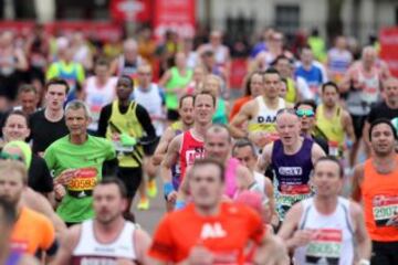 Durante la maratón de Londres de 1998, la irlandesa, máxima favorita, debió luchar contra un enemigo más allá de los kilómetros y el cansancio: sus esfínteres. A la altura del kilómetro 16, defecó, literalmente, a la carrera. Aún así, terminó la prueba en el primer lugar. Al llegar a la meta, su entrenador la envolvió en una manta para apapacharla después del infierno que vivió por más de dos horas.