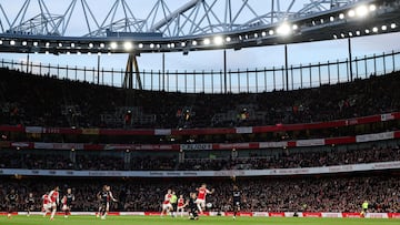 Arsenal's Belgian midfielder #19 Leandro Trossard (C) controls the ball during the English Premier League football match between Arsenal and Luton Town at the Emirates Stadium in London on April 3, 2024. (Photo by Adrian DENNIS / AFP) / RESTRICTED TO EDITORIAL USE. No use with unauthorized audio, video, data, fixture lists, club/league logos or 'live' services. Online in-match use limited to 120 images. An additional 40 images may be used in extra time. No video emulation. Social media in-match use limited to 120 images. An additional 40 images may be used in extra time. No use in betting publications, games or single club/league/player publications. / 