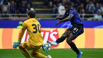 Duv&aacute;n Zapata durante el partido entre Atalanta y Shakhtar Donetsk por Champions League.