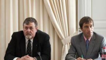 <b>LOS JUECES DEL CASO. </b>De izquierda a derecha, Ulrich Haas, Efraim Barak y Quentin Byrne-Sutton, los tres jueces que decidirán sobre el futuro de Alberto Contador.