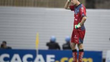 Marchesín lamenta el error que le costó a Santos el partido.