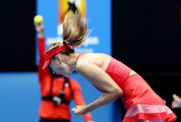 Maria Sharapova venció a su compatriota Ekaterina Makarova para llegar a la final del Abierto de Australia.