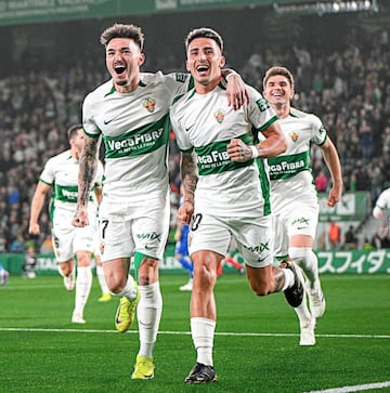 En uno de sus partidos más completos de la temporada, Nico Fernández se ganó el honor de ser el protagonista de la jornada. El centrocampista del Elche hizo un doblete, con un gol de penalti y otro de jugada (de bella factura), tras un recorte en la frontal y fuerte disparo. Pudo hacer un hat-trick, pero falló otra pena máxima.