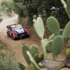 Dani Sordo marca el ritmo en los primeros compases en Cerdeña