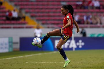 Salma Paralluelo: 19 años y una temporada redonda en sus primeros meses con el Barcelona. Fue la sorpresa de la Selección para la Euro, que finalmente se perdió por lesión. Una de las apuestas del seleccionador.