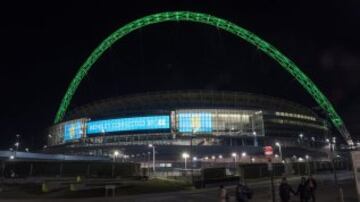 29-11-2016: El mundo rinde tributo a Chapecoense. El color verde se apoderó de los monumentos más representativos del planeta.