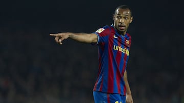 Disputó cuatro Clásicos españoles con la camiseta del conjunto blaugrana. Henry logró marcar tres goles y colaboró con una asistencia. Marcó un doblete en la histórica goleada de 2-6 que le propinaron los catalanes a los merengues el 2 de mayo del 2009.