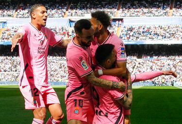Los jugadores del Espanyol celebran el tanto de Joselu que les adelantaba en el marcador.