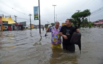 Llovió durante toda la noche, y las calles de Recife se inundaron y se hicieron intransitables. Se temió que no se pudiera jugar el  partido Alemania y Estados Unidos, correspondiente al Grupo G de la Copa del Mundo, pero aunque los accesos estaban inundados el terreno de juego había drenado bien y se pudo jugar sin problemas.