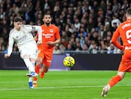 3-1. Federico Valverde controla en la frontal del área y saca un derechazo a la escuadra de la portería y superar a Alejandro Remiro.