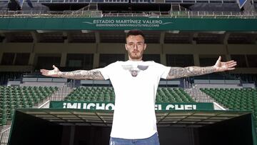 Josan renueva con el Elche hasta 2022.