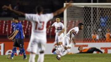 Michel Bastos celebra el gol del triunfo para Sao Paulo ante Huachipato.