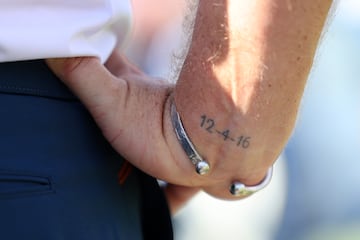 Detalle del tatuaje de Shane Lowry del equipo de Europa.