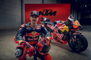 Maverick Viñales posa con su KTM para el Mundial de MotoGP de 2026.