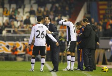 Isco habla con Emery en un partido con el Valencia.