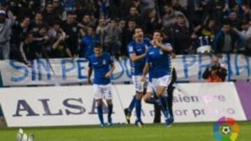 Toché celebra el 1-0 del Oviedo ante el Almería