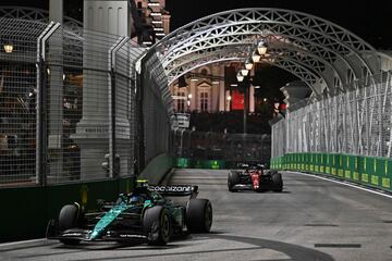 Fernando Alonso (Aston Martin AMR23). Marina Bay, Singapur. F1 2023.